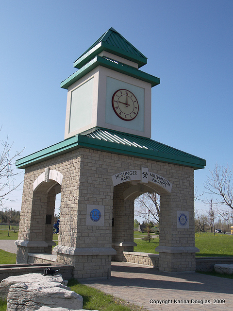 Hollinger Park Clock Photo